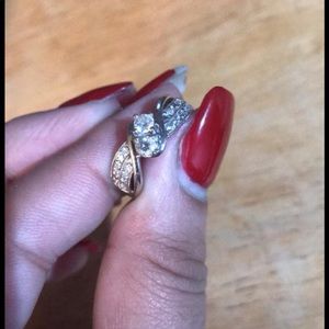 I’m selling a engagement ring